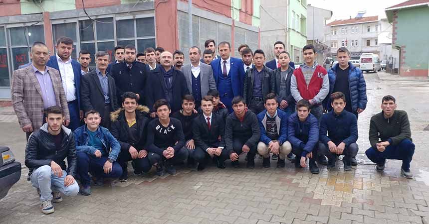 Milletvekili Usta, genç ülkücülerle buluştu