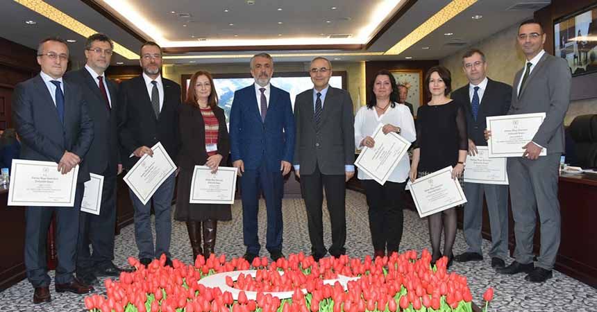 OMÜde profesörler belgelerini aldı