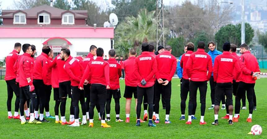 O futbolcular özür diledi