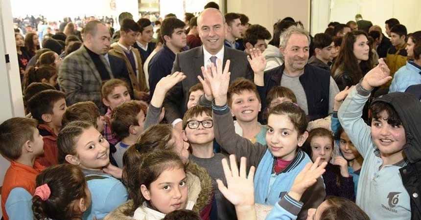Başkan Togar, öğrenciler için kitap aldı