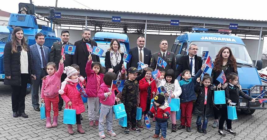 Anaokulu öğrencileri Jandarma'yı ziyaret etti
