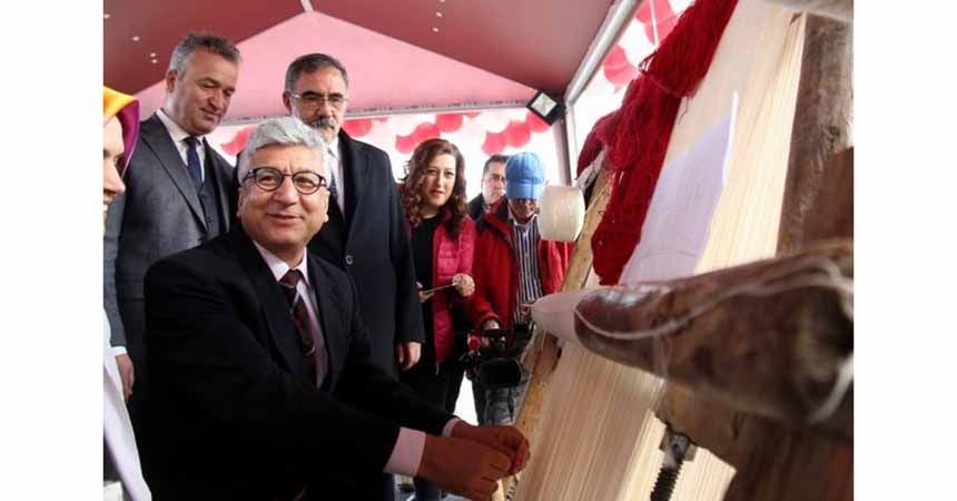 Bayrak Halı’nın ilk ilmeği atıldı