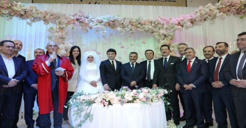 Düğünde şahit rekoru