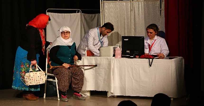 Sağlık çalışanlarından tiyatro oyunu