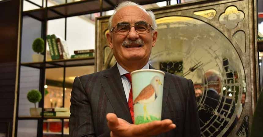Gribaşlı Kız Kuşu kahve bardağında