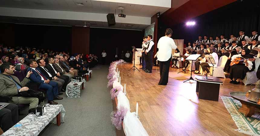 Canik'te Milli Şair anıldı
