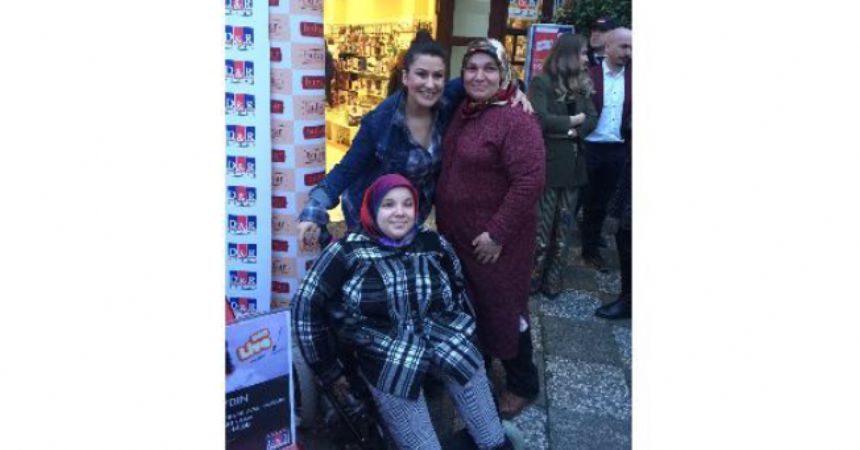 İclal Aydın hayranlarıyla buluştu
