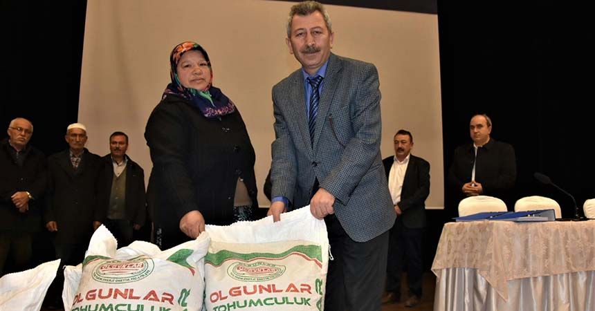 Vezirköprü'de fasulye tohumu dağıtıldı Vezirköprü'de fasulye tohumu dağıtıldı