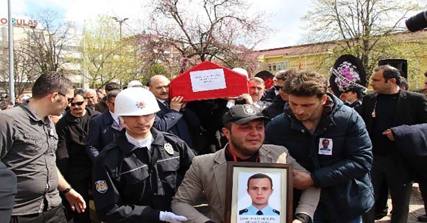 Şehit polisi binler uğurladı