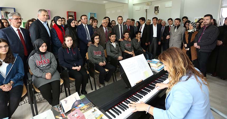 Canik'te eğitime katkı sürüyor