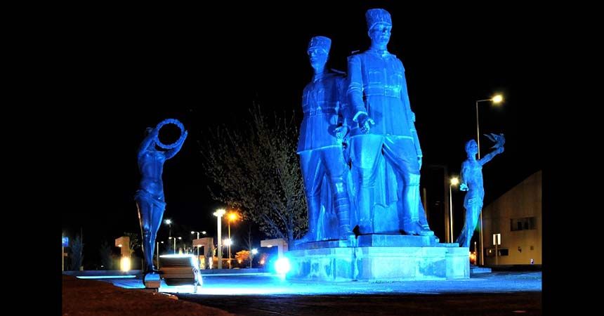 Farkındalık gününe 'mavi' destek