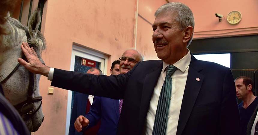 Bakan Demircan, binicilik tesisini gezdi