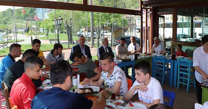 Yetim çocuklara Çanakkale gezisi