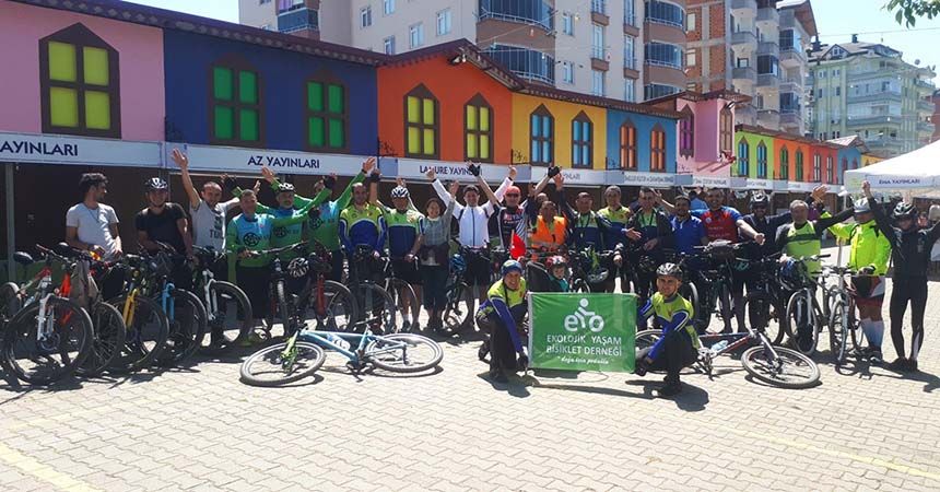 Gelecek için pedal çevirip fidan diktiler
