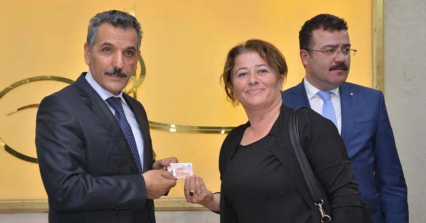 Vali Kaymak, muhtarlara kimlik kartlarını dağıttı Vali Kaymak, muhtarlara kimlik kartlarını dağıttı