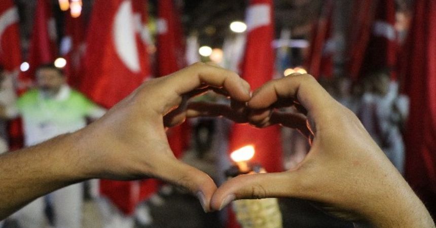 Tartışmalı fener alayı