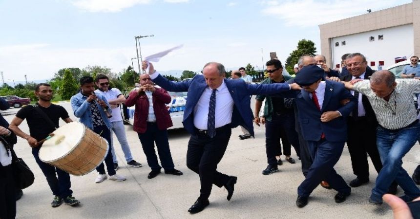 İnce’den havaalanında halay