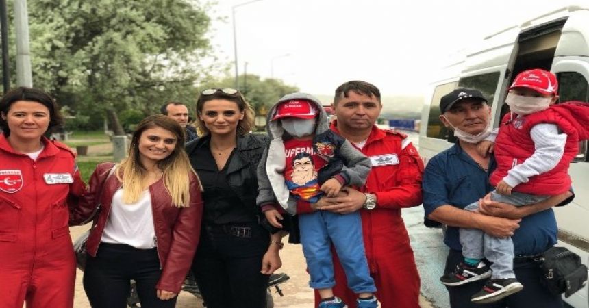 Lösemili miniklere Türk Yıldızları morali