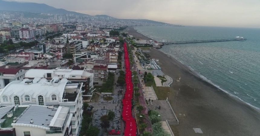 Sahili ay-yıldıza büründü