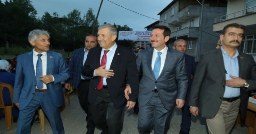 Bakan Demircan komşu iftarında
