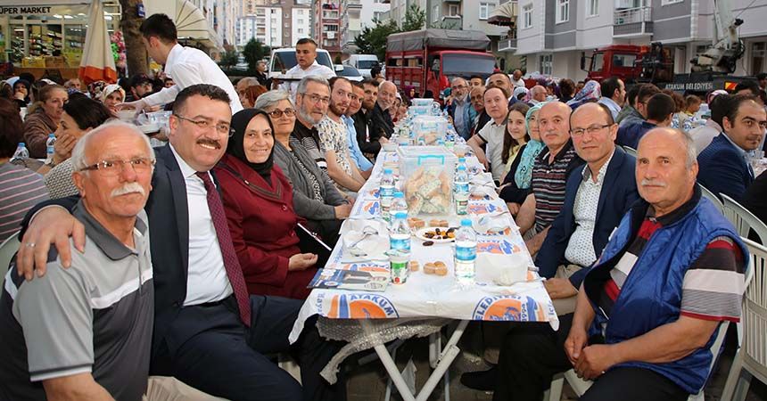 5 bin kişi aynı sofrada oruç açtı