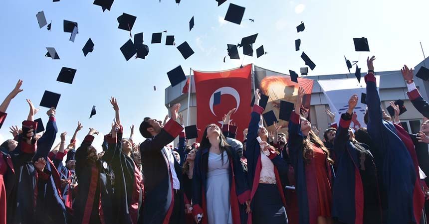 OMÜ MYO'larda mezuniyet sevinci