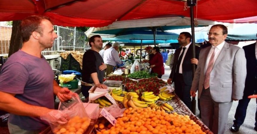 Başkan Şahin halk pazarında