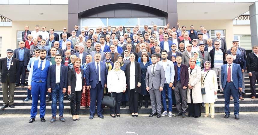 Karaaslan Ladik'te partililerle buluştu