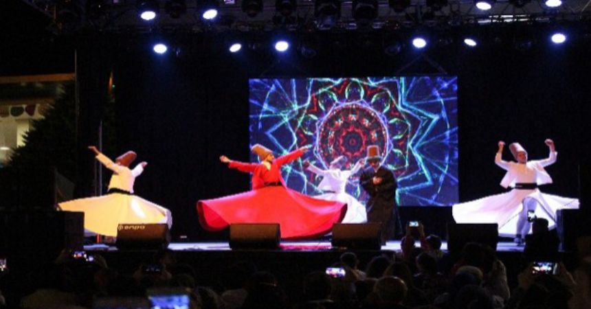 Fasl-ı Şahane’de semazen gösterisi