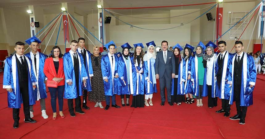 Piri Reis'te mezuniyet coşkusu