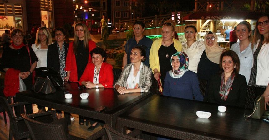 Muhalefette kadın dayanışması