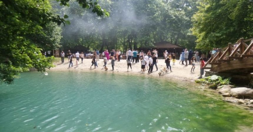 Erfelek Tatlıca Şelaleleri’ne ziyaretçi akını