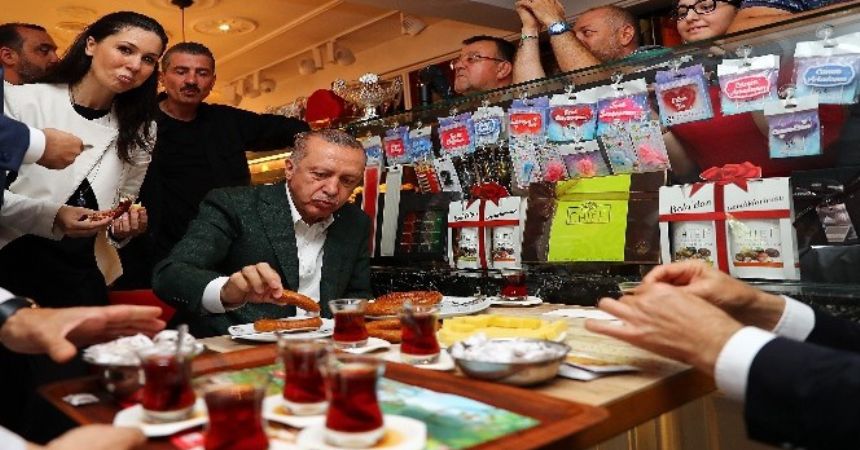 Erdoğan'a çay simit