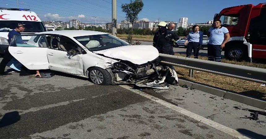 Araçlar birbirine girdi