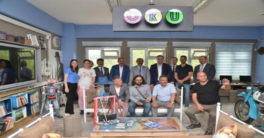 Sıra dışı okulun sıra dışı öğretmenleri