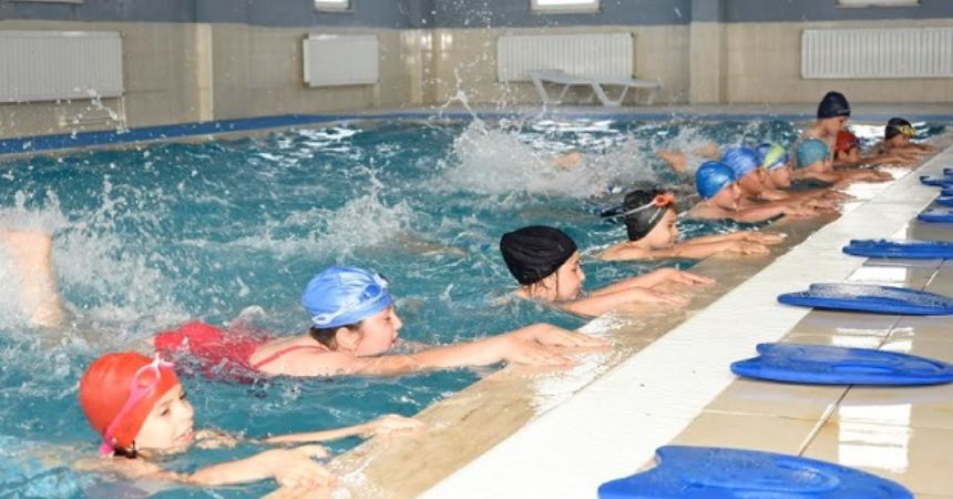 Tekkeköy'de havuz dolup taşıyor
