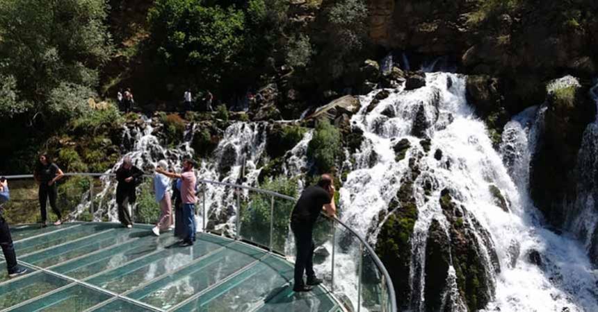 40 gözeli Tomara Şelalesine ziyaretçi akını 40 gözeli Tomara Şelalesine ziyaretçi akını