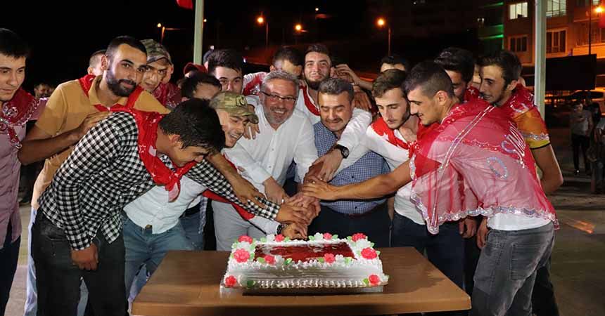 Ayvacık'ta asker eğlencesi