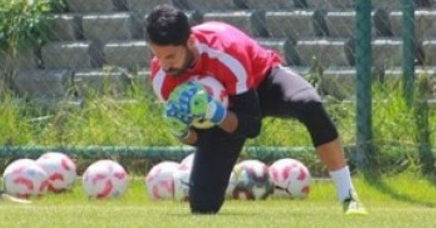 Ahmet 1 yıllık imzayı attı