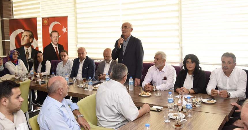 Yılmaz, iş insanlarıyla buluştu