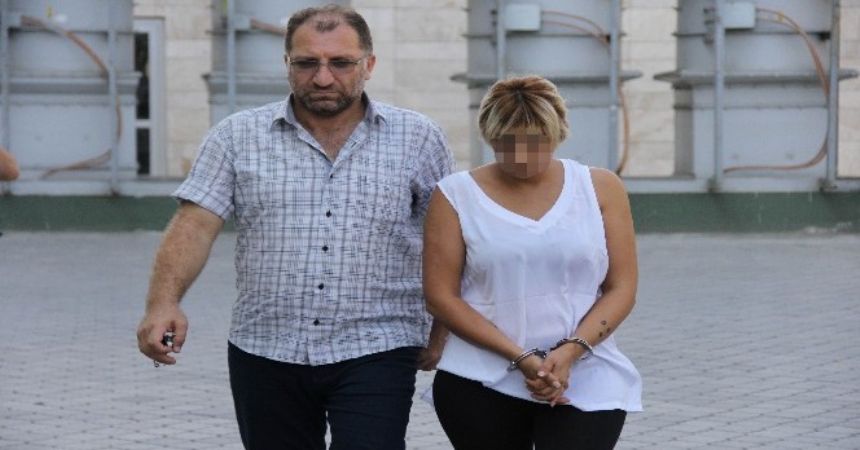 Sahte altınla dolandırdı