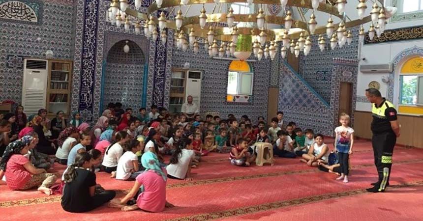Kur’an kursu öğrencilerine trafik eğitimi