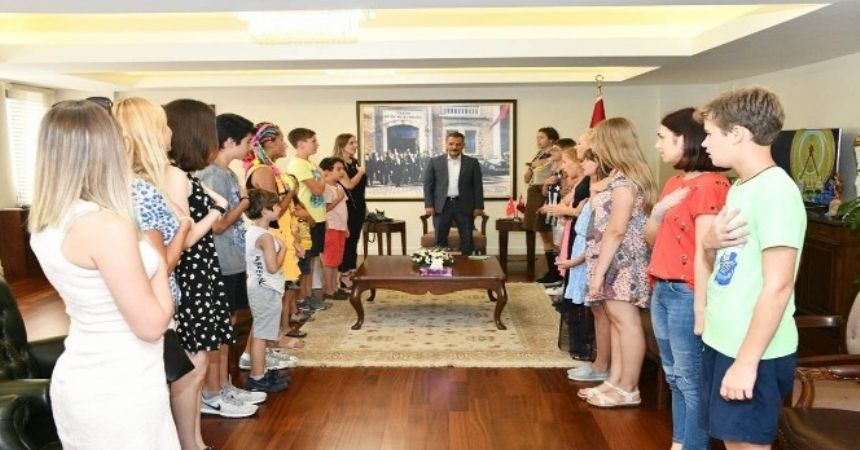 Ukraynalı çocuklardan İstiklal Marşı