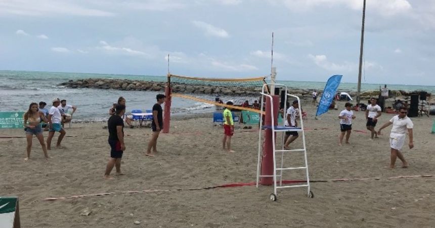 Yakakent'te plaj voleybolu turnuvası