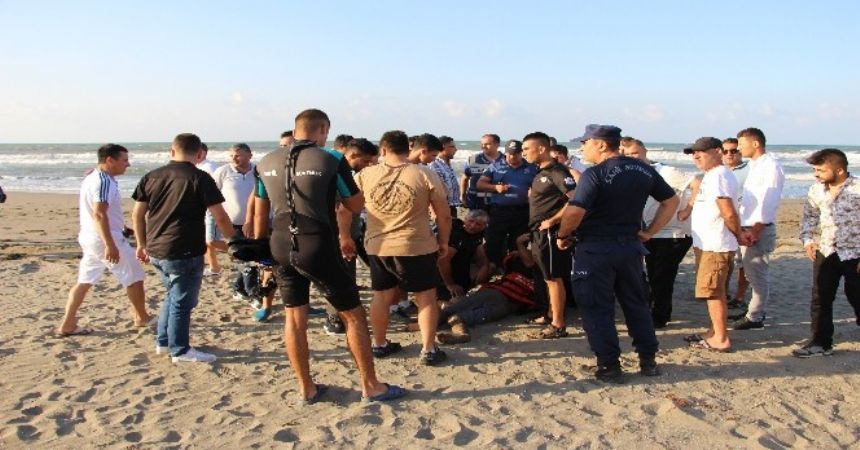 Uyarılara rağmen denize girdiler...