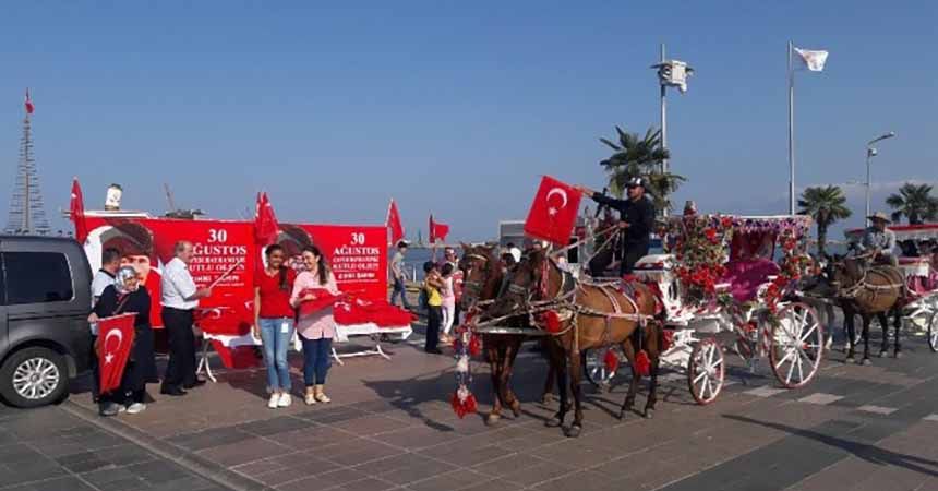 Büyükşehirden Samsunlulara Türk Bayrağı hediyesi