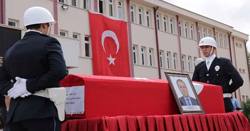 İntihar eden müdür için tören yapıldı