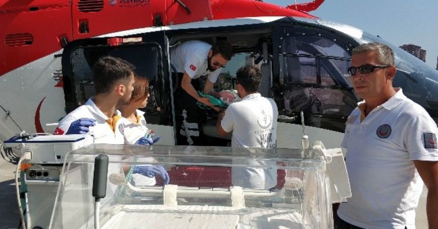 Kalbi duran bebeğe helikopter yetişti
