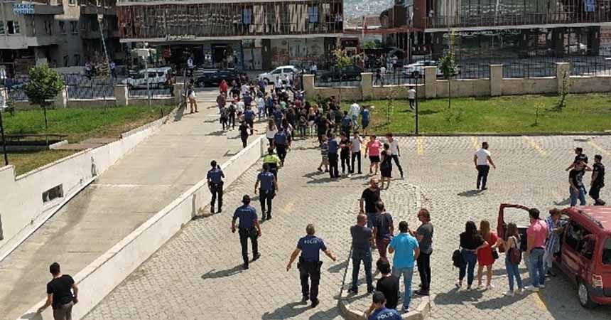 Duruşma çıkışı arbede