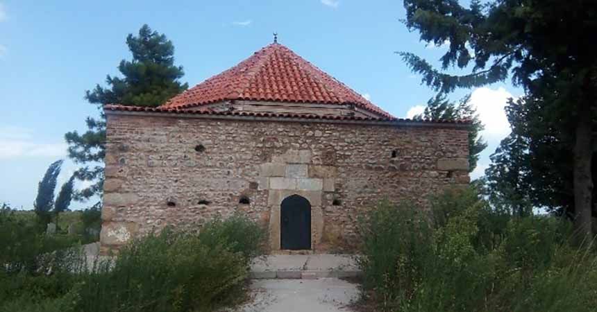 600 yıllık türbe restore edildi 600 yıllık türbe restore edildi